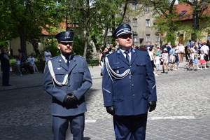 na zdjęciu komendant powiatowy policji i przedstawiciel służby więziennej