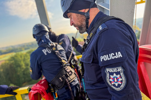 Zdjęcie policjantów w trakcie ćwiczeń