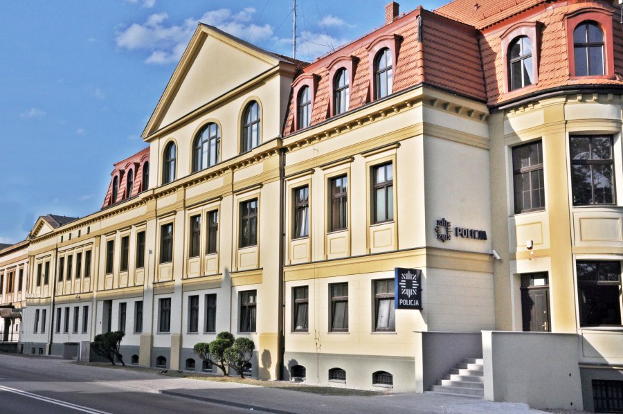 zdjęcie przedstawia budynek Komendy Powiatowej Policji w Tarnowskich Górach
