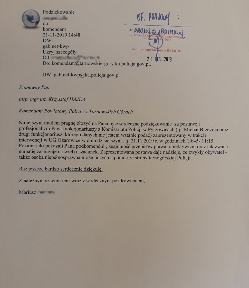 zdjęcie przedstawia wydrukowanego maila, w którym mieszkaniec dziękuje policjantom ze ich zaangażowanie