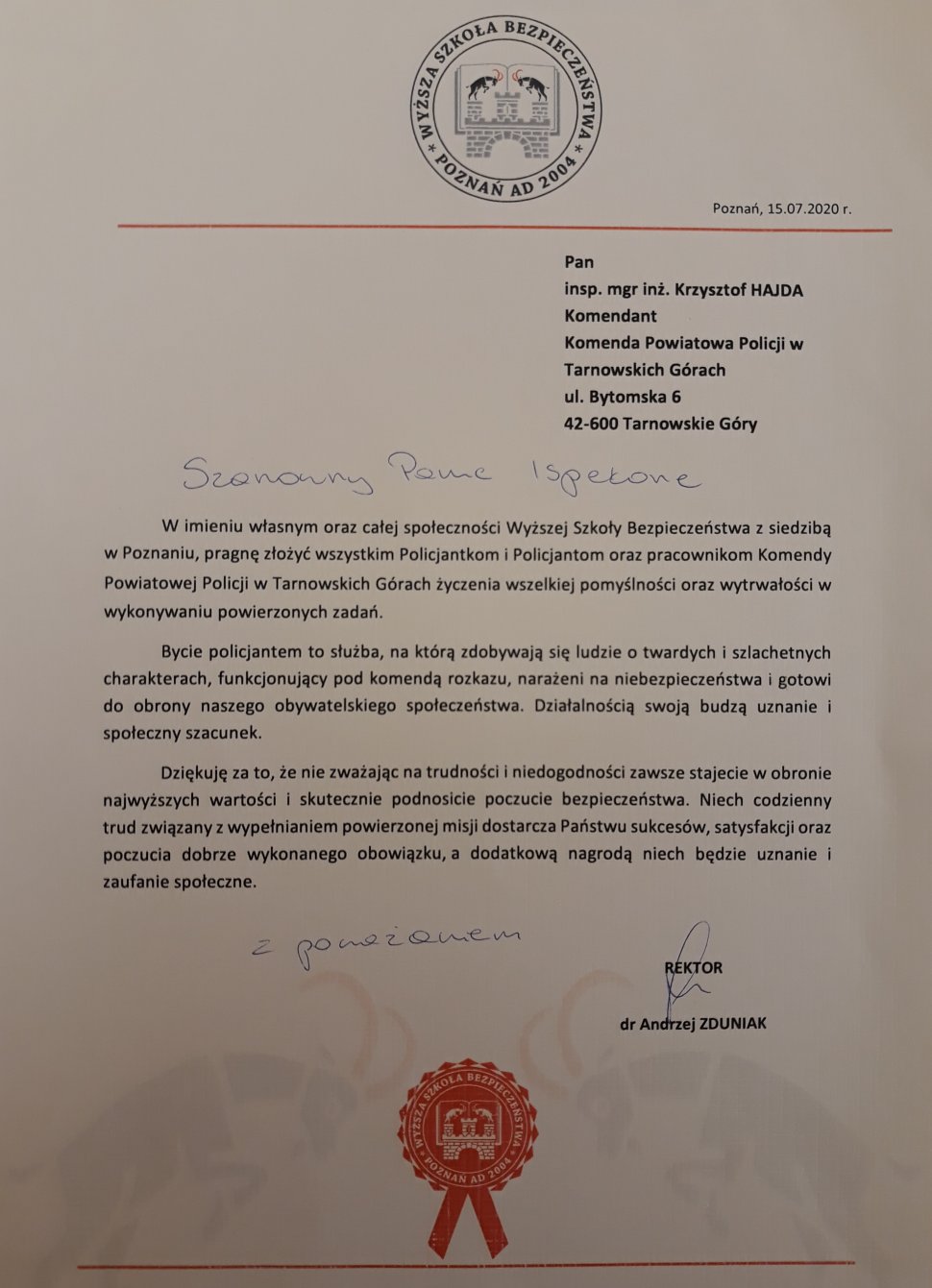 Adres okolicznościowy z życzeniami dla policjantów od Wyższej Szkoły Bezpieczeństwa w Poznaniu
