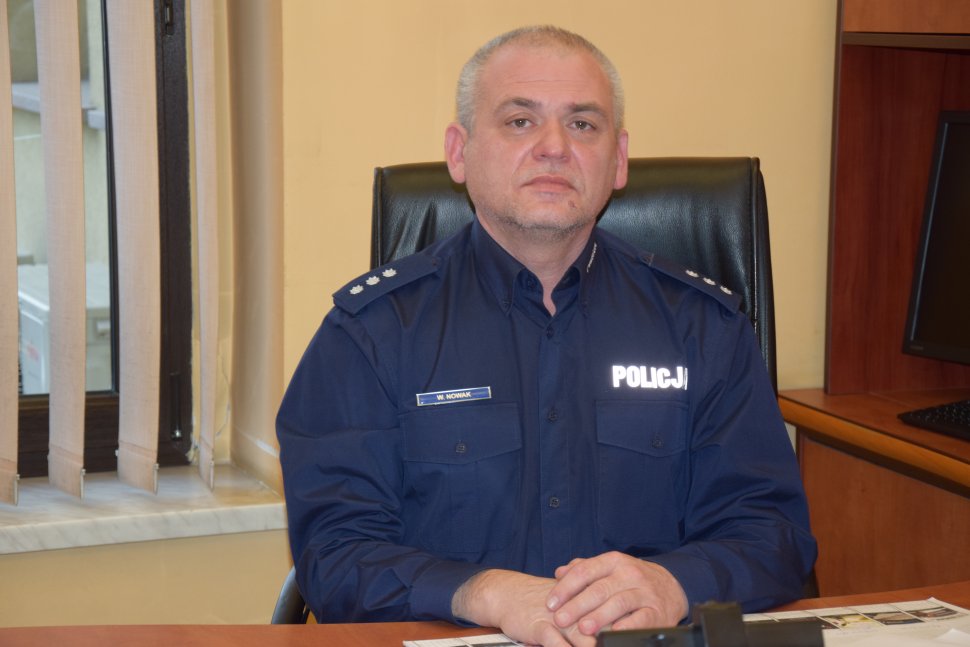 Na zdjęciu widać Pierwszego Zastępcę Komendanta Powiatowego Policji w Tarnowskich Górach p.o. komisarza Wojciecha Nowaka