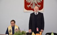Zdjęcie przedstawia Komendanta Powiatowego Policji w Tarnowskich Górach mł. insp. Krzysztofa Hajdę oraz kapelana Joachima Gondro