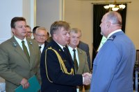 Na fotografii widać Komendanta Powiatowego Policji w Tarnowskich Górach mł. insp. Krzysztofa Hajdę oraz Komendanta PSP w Tarnowskich Górach.