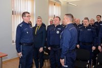 Naczelnik Wydziału Prewencji kom. Piotr Skolik składa meldunek Pierwszemu  Zastępcy Komendanta Wojewódzkiego Policji w Katowicach insp. Romanowi Rabsztynowi
