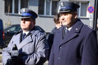 fotografia kolorowa.  Pierwszy Zastępca Komendanta Powiatowego Policji w Tarnowskich Górach podinsp. Sławomir Bylicki wraz z Dyrektorem Aresztu