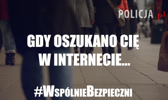 Na zdjęciu widać sylwetki osób idących po chodniki. Tekst na grafice: Gdy oszukano Cię w Internecie…#WspólnieBezpieczni
