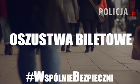 Na zdjęciu widać sylwetki osób idących po chodniki. Tekst na grafice: Gdy oszukano Cię w Internecie…#WspólnieBezpieczni