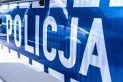 Na zdjęciu widać napis POLICJA