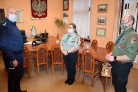 Na zdjęciu widać Komendanta Powiatowego Policji w Tarnowskich Górach insp. Krzysztofa Hajdę oraz harcerzy z Hufca ZHP Ziemi Tarnogórskiej.
