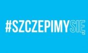 Grafika: Na niebieskim tle widnieje biały napis: #SZCZEPIMYSIĘ