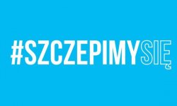 Grafika: Na niebieskim tle widnieje biały napis: #SZCZEPIMYSIĘ