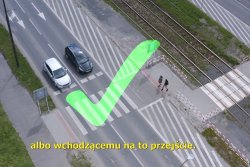 Widok z góry. Zdjęcie przedstawia jezdnie, na której znajdują się dwa samochody, które zatrzymały się przed przejściem dla pieszych.