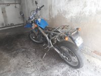 Na zdjęciu widać zdekompletowany motocykl