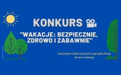 Baner do Konkursu dla organizatorów wypoczynku letniego dzieci i młodzieży w miejscu zamieszkania, pod nazwą: „Wakacje: bezpiecznie, zdrowo i zabawnie”. Na niebieskim tle nazwa konkursu oraz graficznie obrazki: słońce, drzewa i kamera.