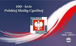 na zdjęciu biały orzeł w centralnej części, wokół napis służba cywilna, powyżej nagłówek 100 lecie Polskiej Służby Cywilnej, w prawym rogu odznaka policyjna a nad nią data 17 lutego 1922-2022r.