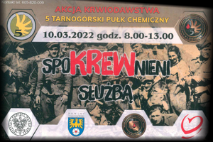 obraz przedstawia plakat z napisami akcja krwiodawstwa, 5 tarnogórski pułk chemiczny, 10.03.2022 godzina 8.00 - 13.00, w centralnej części napis spoKREWnieni służbą, w lewym górnym rogu numer telefonu oraz herb 5 pułku chemicznego, w prawym górnym rogu herb z napisami klub hdk przy 5 tarnogórski 5 pułku chemicznym LEGION, w dolnej części, odp rawej wizerunek orła białego z napisem instytut pamięci narodowej, następnie herb starostwa powiatowego, herb klubu LEGION, znak serca