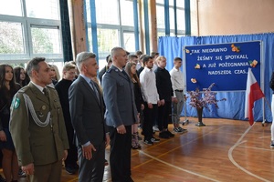przedstawiciele służb mundurowych, uczniowie