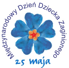 obrazek przedstawia kwiat koloru niebieskiego z napisem i datą
