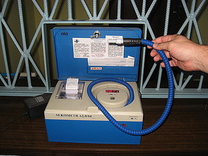 zdjęcie przedstawia alkomat