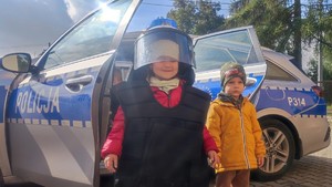 mundurowi podczas spotkań z najmłodszymi