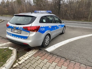 na zdjęciu policyjny radiowóz