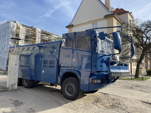 na zdjęciu policyjny wóz
