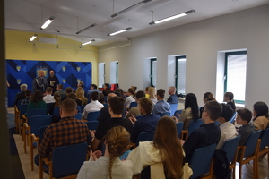 Na zdjęciu widoczni uczestniczy konkursu podczas wręczenia nagród