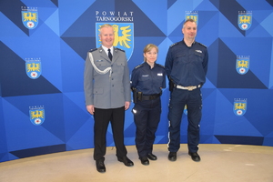 Na zdjęciu widoczni policjanci