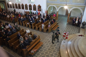 Na zdjęciu widoczni uczestnicy mszy świętej