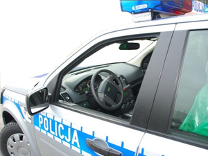 na zdjęciu fragment policyjnego radiowozu