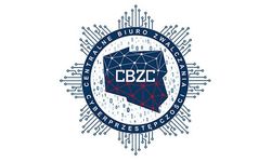 grafika przedstawiająca mapę Polski w kolorze niebieskim w środku policyjnej odznaki