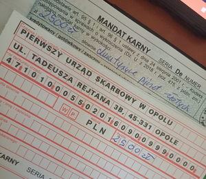 fragment odcinka do wpłaty i fragment mandatu karnego z kwotą 2500 złotych