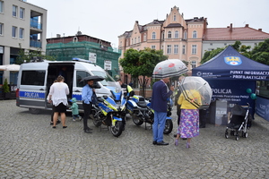 Na zdjęciu widoczne policyjne stoisko podczas pikniku