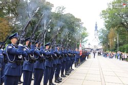 na zdjęciu kompania honorowa