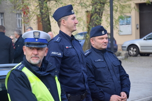 na zdjęciu policjanci zabezpieczający obchody 11 listopada