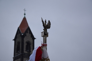 na zdjęciu widoczna góra sztandaru wojskowego