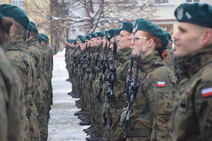 Na zdjęciu widoczni żołnierze