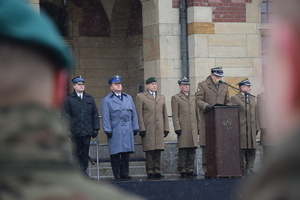 Na zdjęciu widoczni widoczni mundurowi