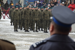 Na zdjęciu widoczny Komendant Powiatowy Policji i żołnierze