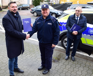 Na zdjęciu widoczny Wójt Gminy Świerklaniec oraz Komendant Powiatowy Policji