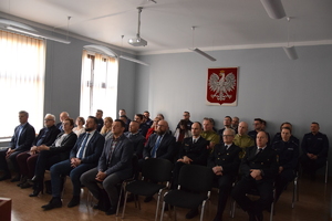 na zdjęciu zaproszeni goście na siedzeniach w sali narad