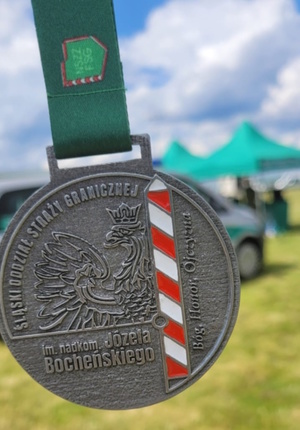 na zdjęciu medal z biegu