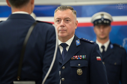 na zdjęciu komendant wojewódzki w trakcie uroczystości pożegnania ze śląskim garnizonem