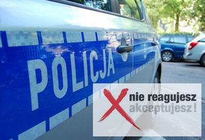 na zdjęciu fragment policyjnego radiowozu oraz logo kampanii z napisem nie reagujesz - akceptujesz