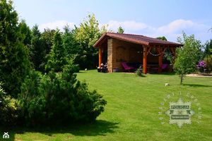 na zdjęciu działka rekreacyjna i logo policji