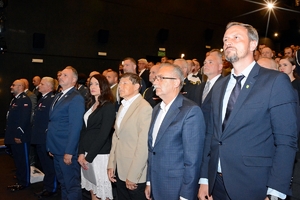 na zdjęciu osoby na widowni