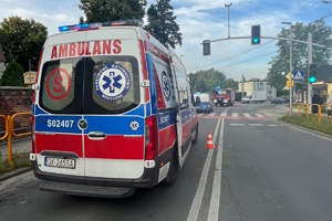 na zdjęciu karetka pogotowia, radiowóz i wóz strażacki