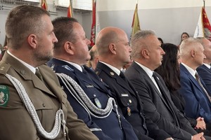 na zdjęciu przedstawiciel służb na widowni