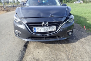 na zdjęciu pojazd z uszkodzonym przodem